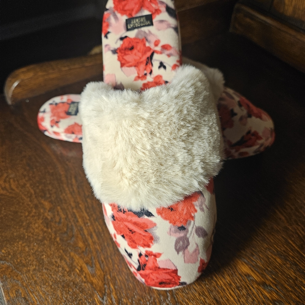 Victoria's Secret Floral Slippers with Cream Fur - Picture 6 of 8